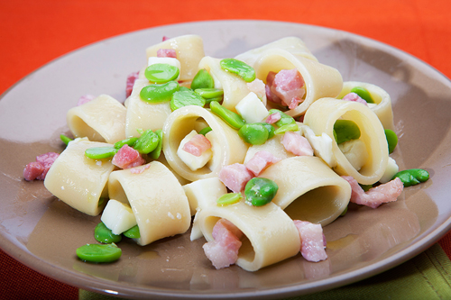 Pasta-con-fave-pecorino-e-panctta-1