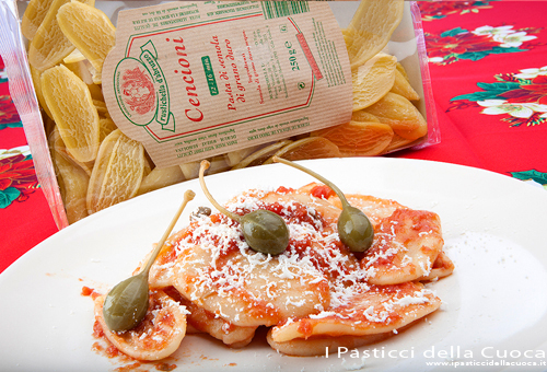 Cencioni con pomodoro acciughe capperi ricotta salata