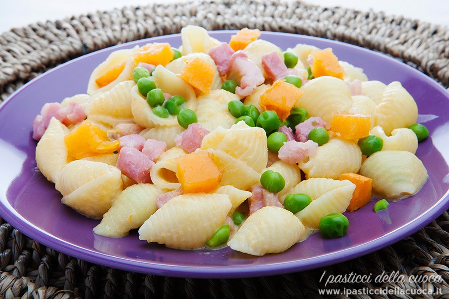 Conchiglie-con-zucca-pancetta-piselli_1