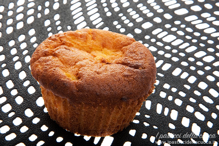 Muffins-con-ricotta,-carote-e-mela