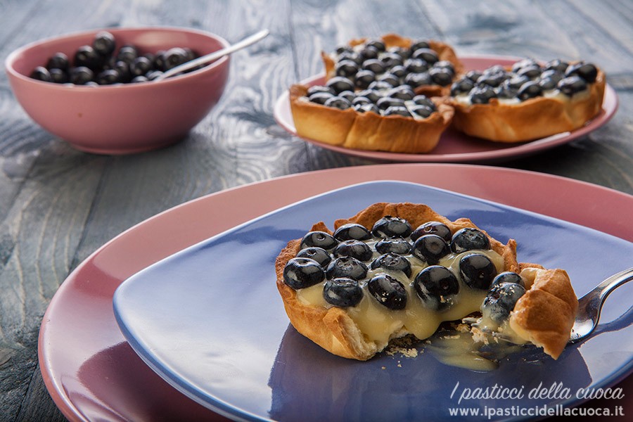 Crostatine-ai-mirtilli-e-crema