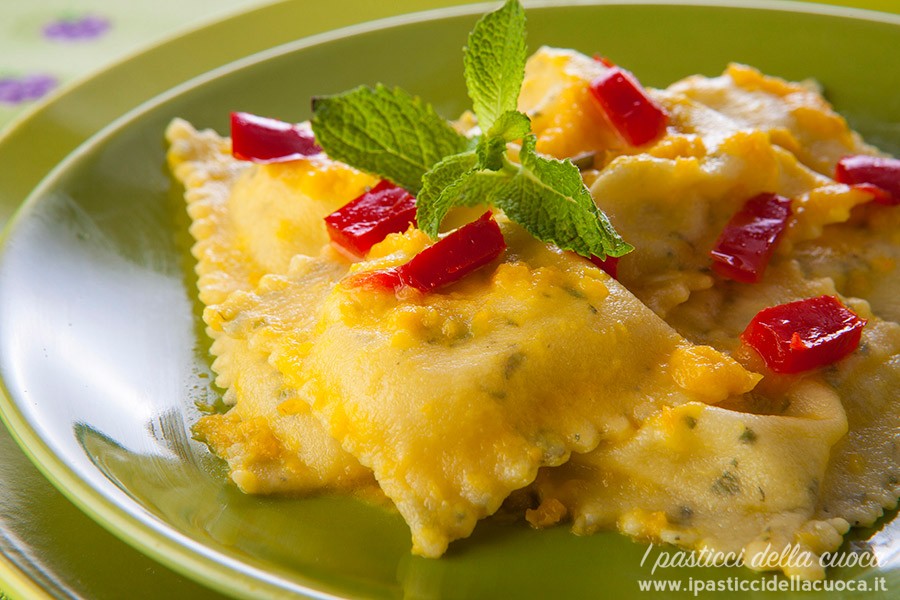 ravioli-con-pecorino-e-carciofi_vicini