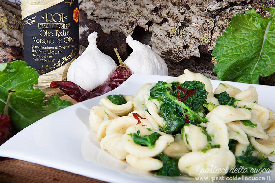 Orecchiette-con-le-cime-di-rapa_vicine