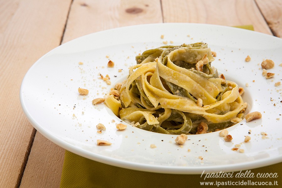 Tagliatelle-al-pesto-di-nocciole_blog