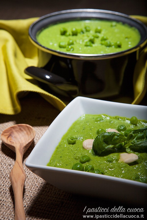 vellutata-di-piselli-verticale