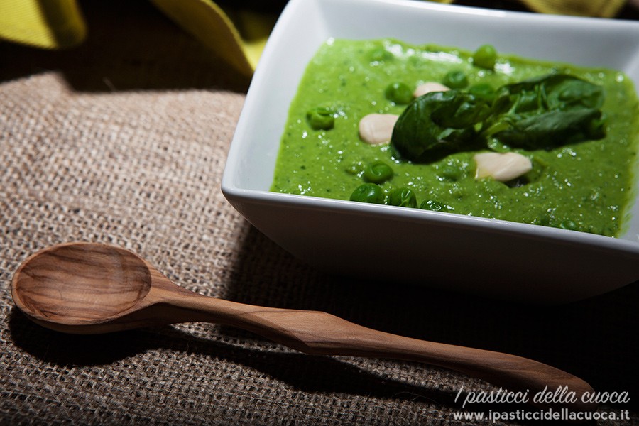 vellutata-di-piselli-vicina