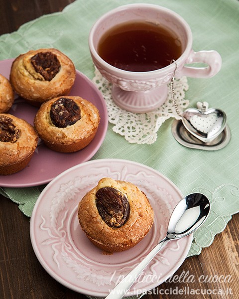 Muffin-con-mandorle-e-albicocche_tazza da the rosa