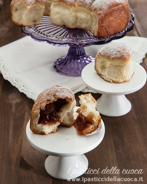 Danubio aperto con marmellata in vista