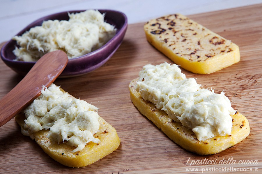 baccala-mantecato-con-coltello-di-legno