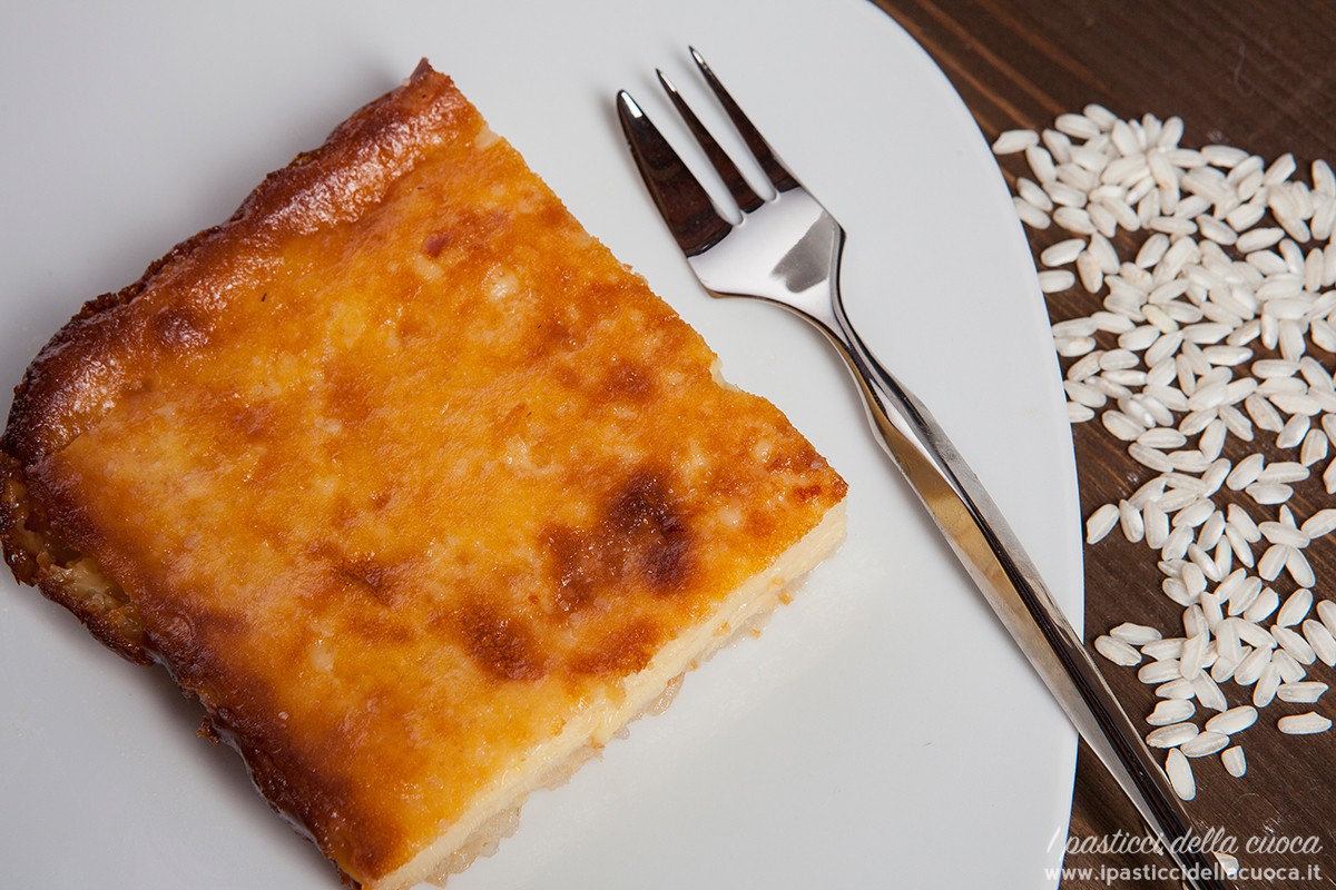 Fetta di torta quadrata vista dall'alto