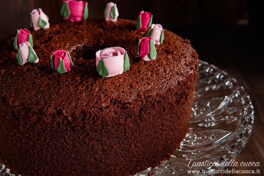fluffosa al caffe con roselline di zuchero