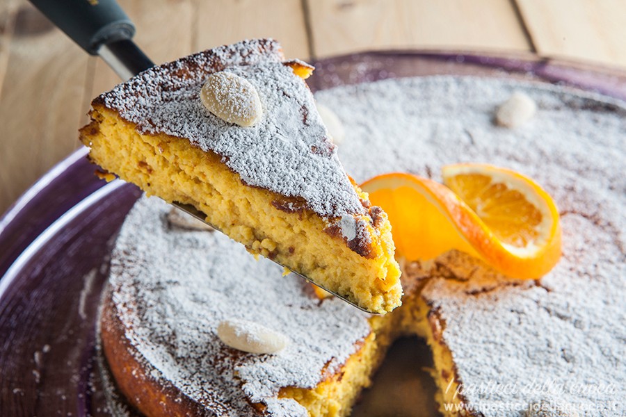 Primo piano di fetta di torta