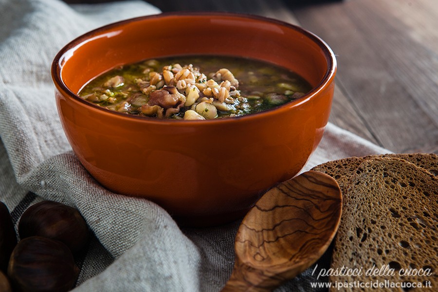 Zuppa di farro e castagne con pane abbrustolito