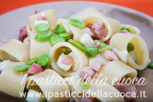 mega-anelli-con-fave-pecorino-e-pancetta