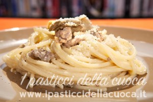 spaghetti-con-salsiccia-e-carciofi