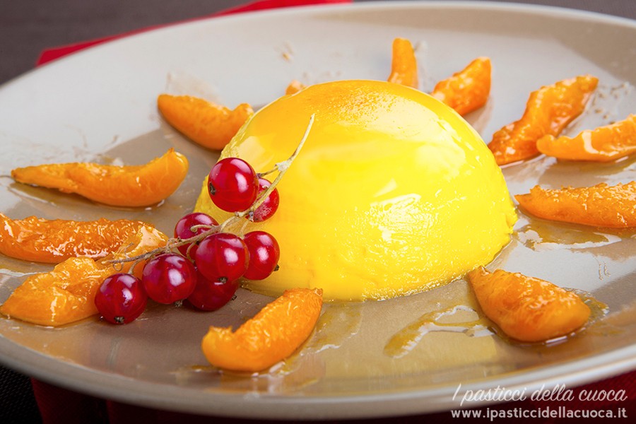 Panna-cotta-allo-zafferano-e-albicocche