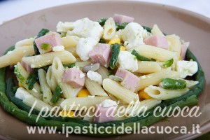 mini-penne-con-fagiolini-serpente-feta-prosciutto-mais