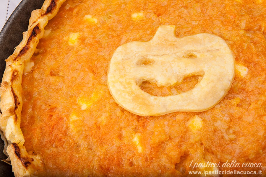 Torta-salata-di-Halloween,-di-zucca-ovviamente