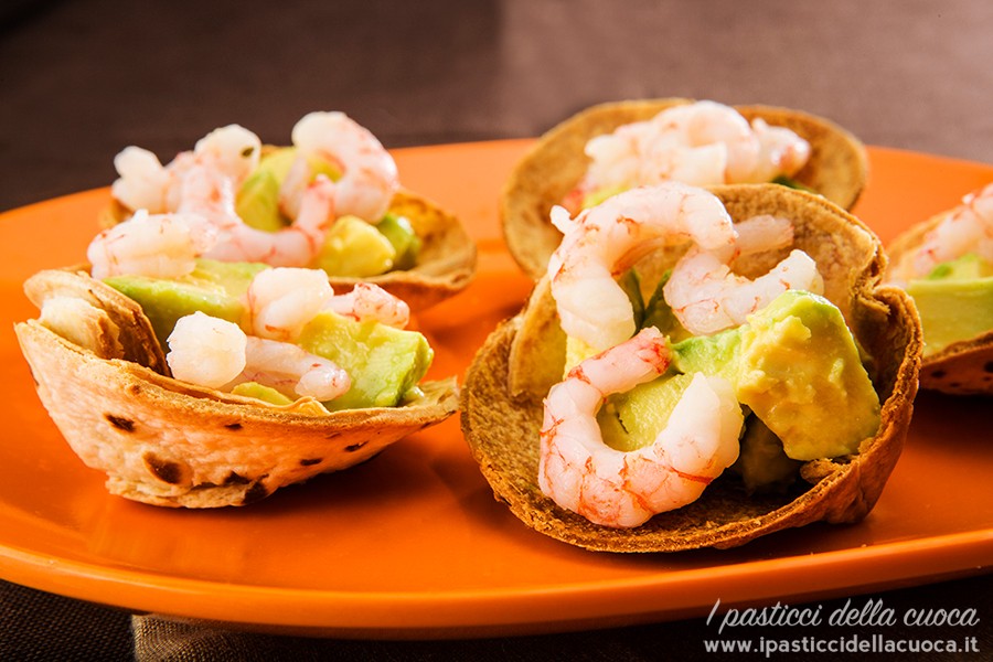 cestini-croccanti-con-avocado-e-gamberetti