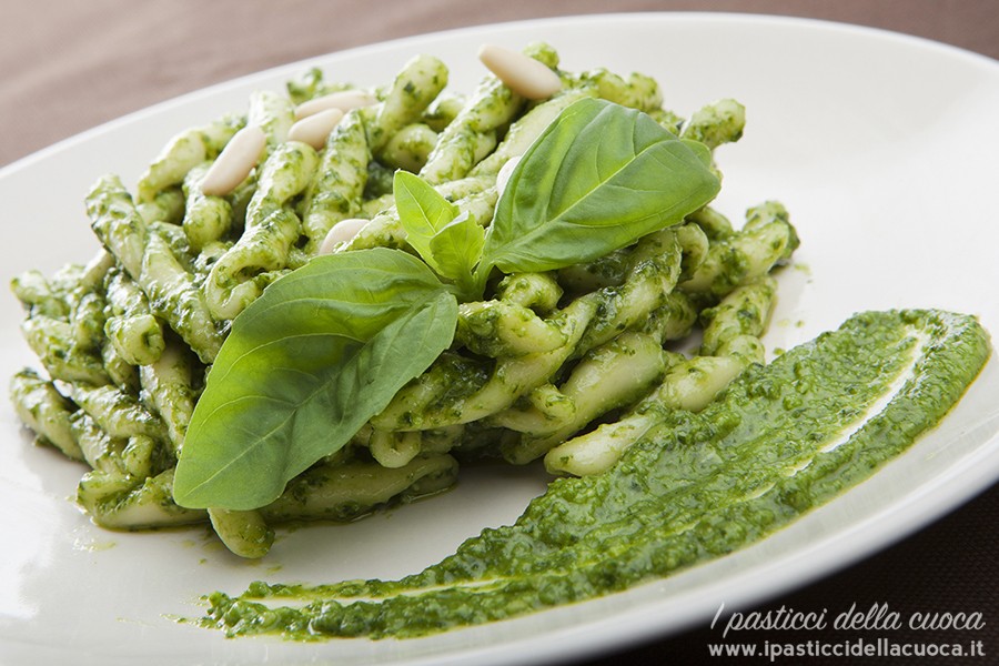 Treccine al pesto alla genovese