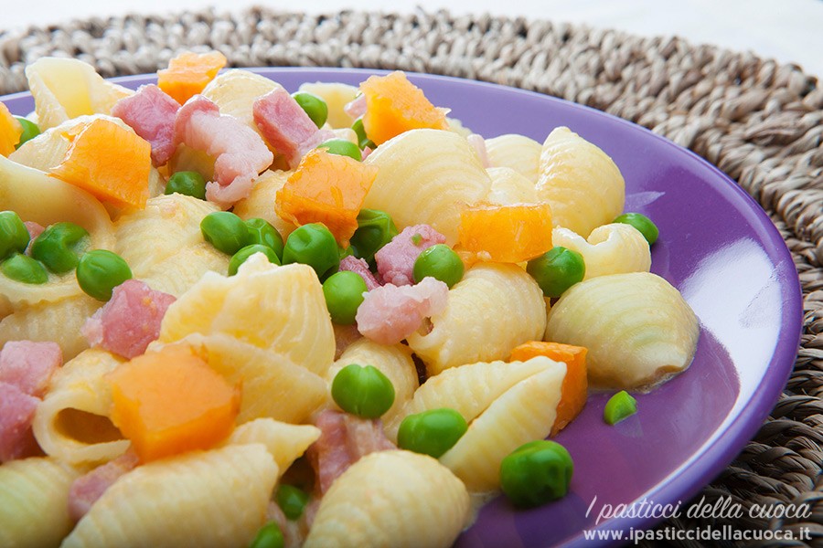 Conchiglie-con-zucca-pancetta-piselli