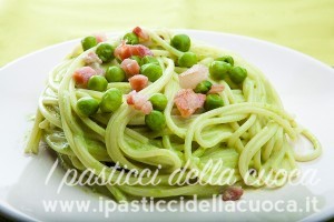 Spaghetti-con-crema-di-piselli-e-pancetta