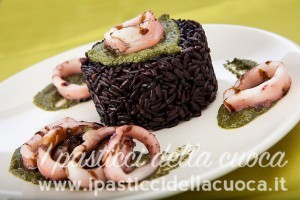 riso-nero-con-calamari-e-pesto
