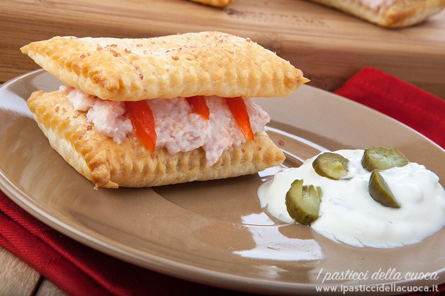 Millefoglie-salata-per-il-brunch_in-evidenza