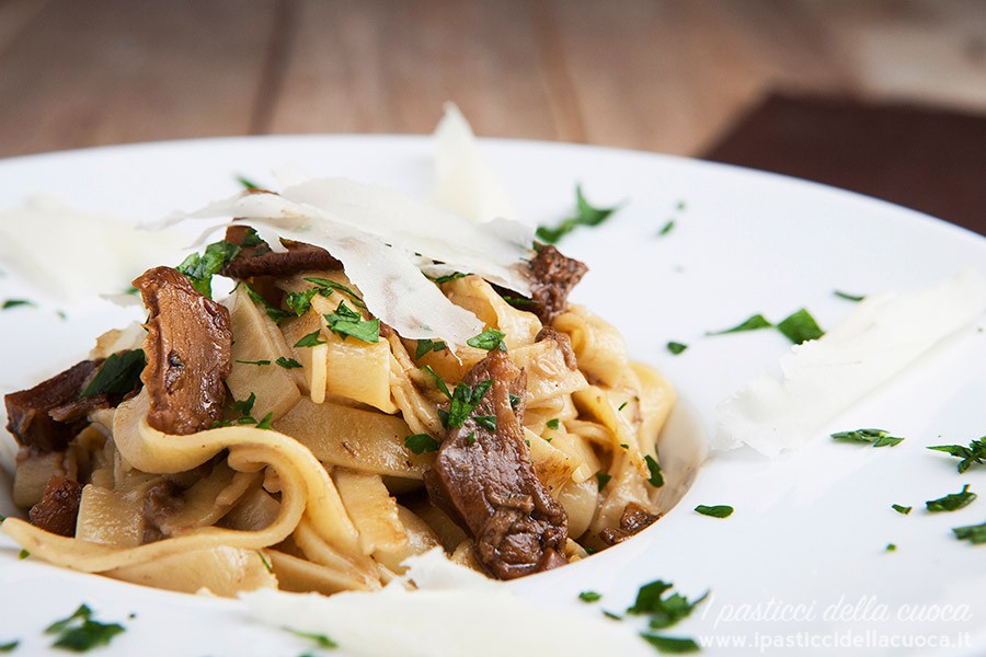 Tagliatelle-ai-funghi_in-evidenza