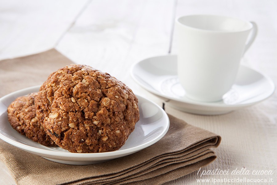 biscotti-con-uvetta-e-cannella_grandi