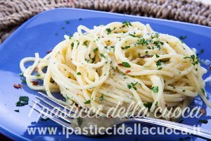 spaghetti-aglio-e-olio-cremosi_vicino
