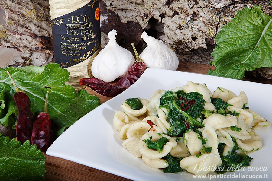 Orecchiette-con-le-cime-di-rapa_evidenza