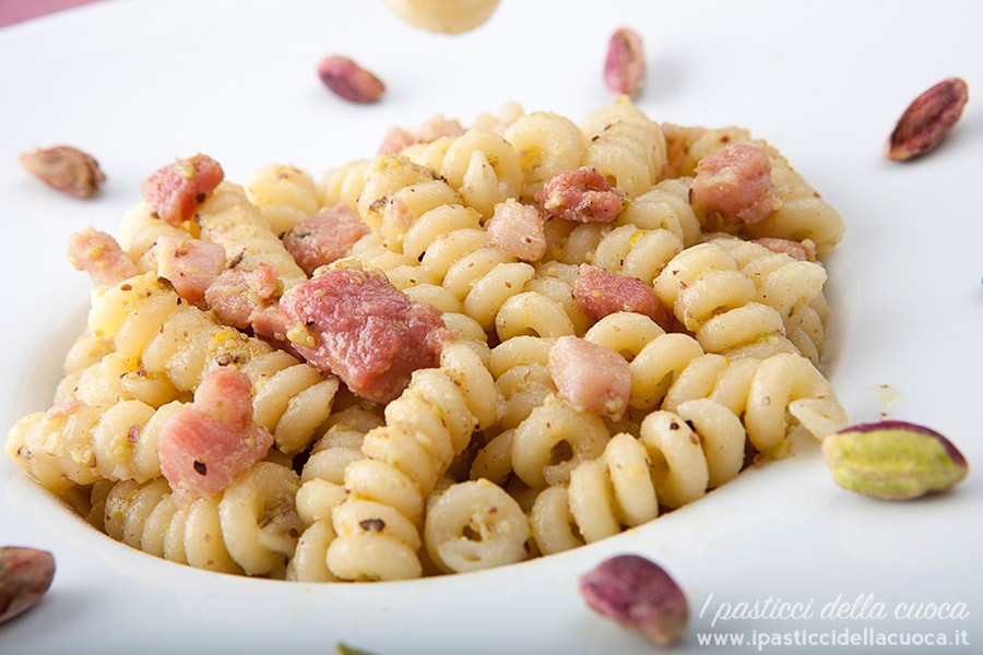 fusilli-con-il-pesto-di-pistacchi