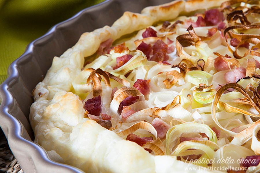 Torta-salata-con-porri,-pancetta-e-yogurt_evidenza