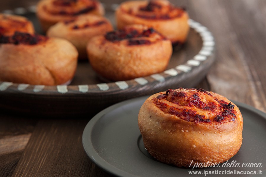 Girelle-ai-pomodori-secchi-e-mandorle