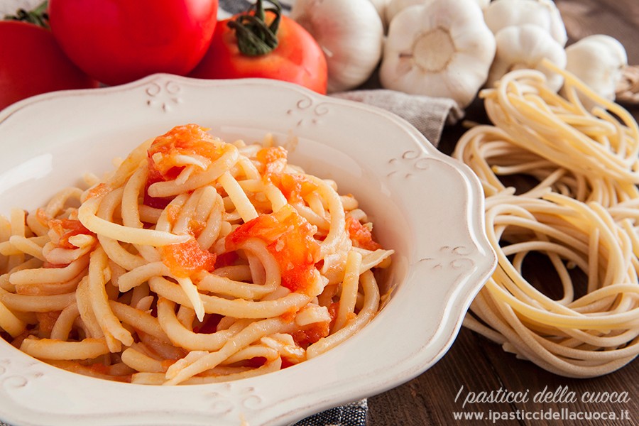 Pici-al-aglione_con pomodori e aglio