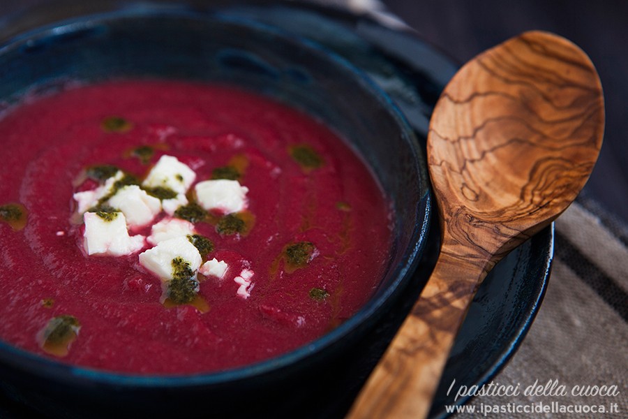 Vellutata-di-barbabietole_vista-da-vicino