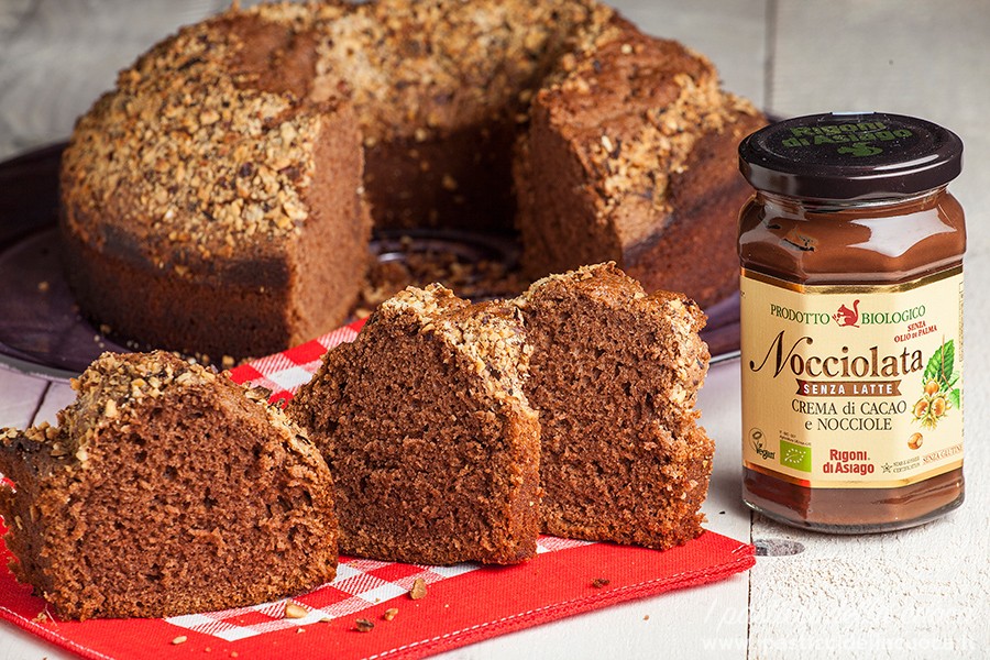 Ciambellone-alla-nocciolata_evidenza