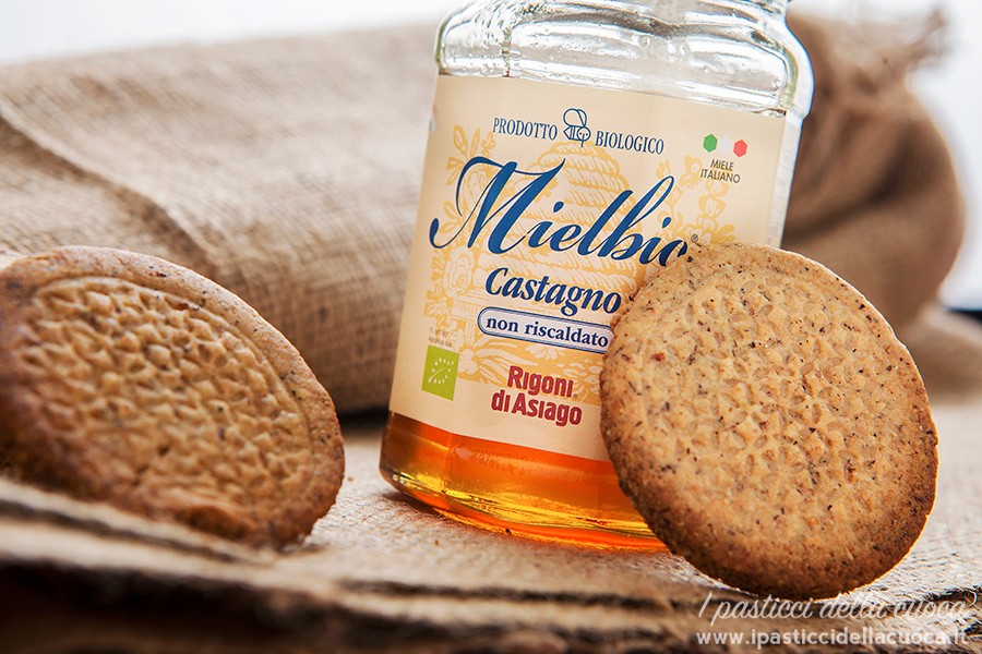 Biscotti al grano saraceno con Miele di Castagno