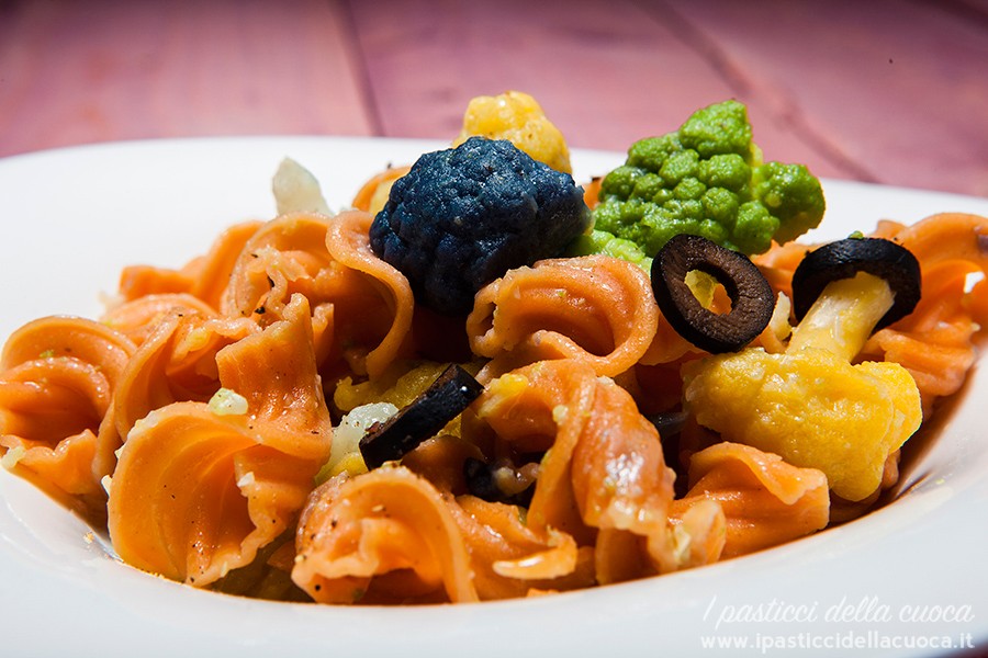 Pasta-di-lenticchia-con-cavolfiori-vista-da-vicino