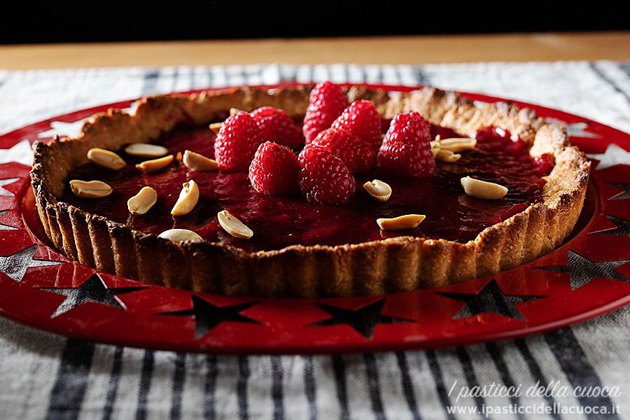 Crostata-di-arachidi-e-lamponi_