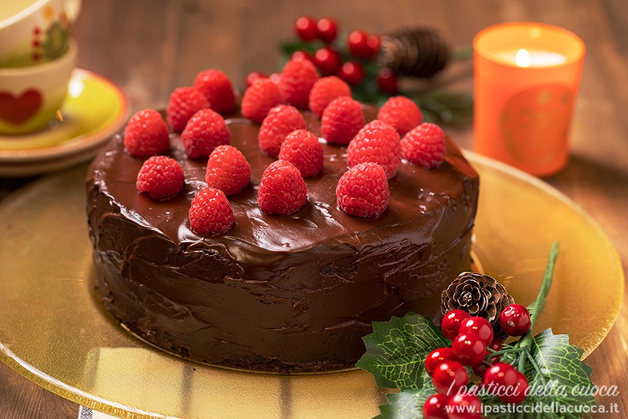 Torta-cioccolato-fondente-e-lamponi